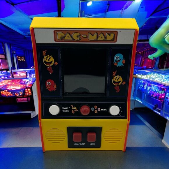 Pac-Man Handheld Retro Mini Arcade Classic Working Basic Fun Bandai Namco 09521 - Picture 1 of 11